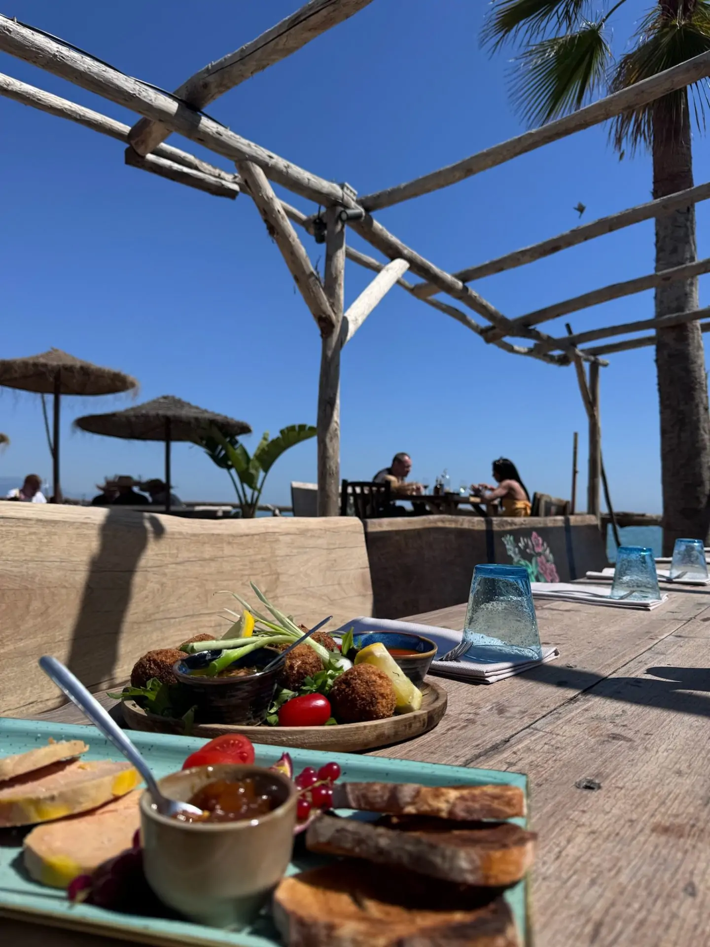 restaurant plage Saint-Laurent-du-Var avec vue sur la mer Saint Laurent du Var